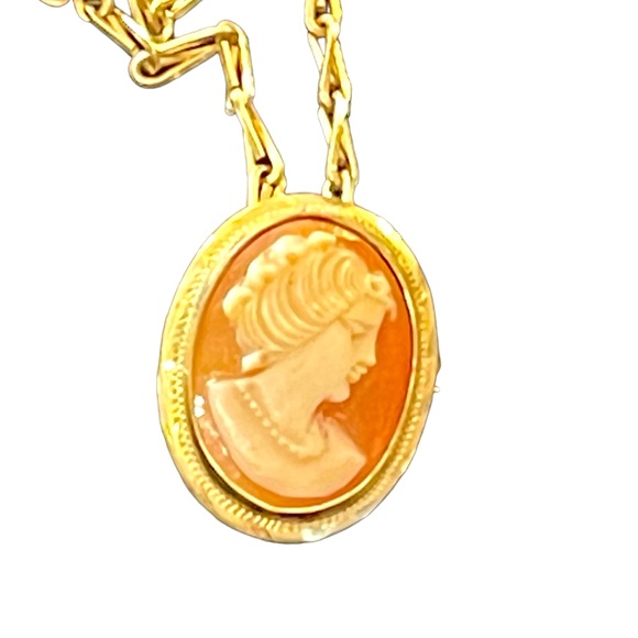 Vintage 12k gold filled Shell Cameo on gold chain necklace - Picture 2 of 12